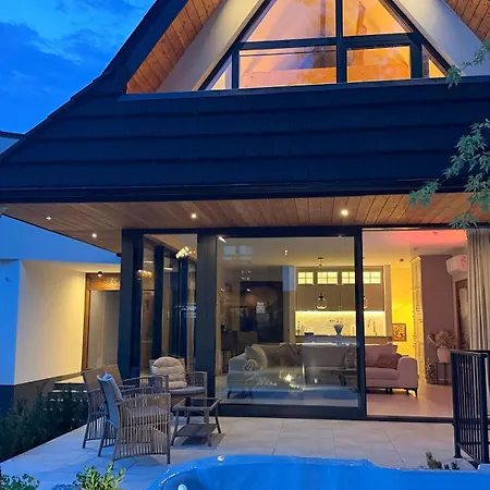 Strugowka Mountain House & Jacuzzi Villa